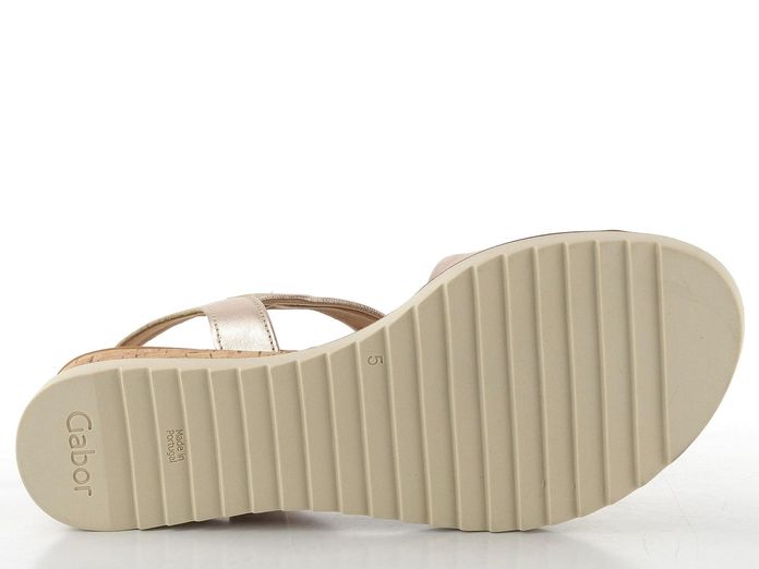 Gabor metalické sandály na klínu puder 82.751.82