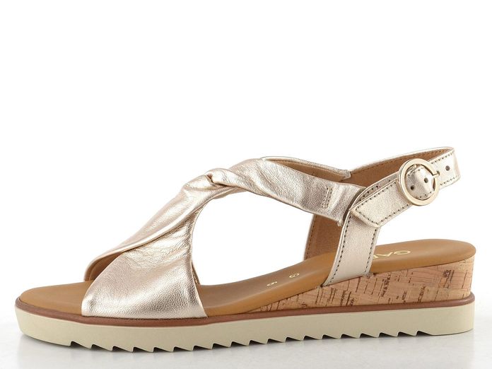 Gabor metalické sandály na klínu puder 82.751.82