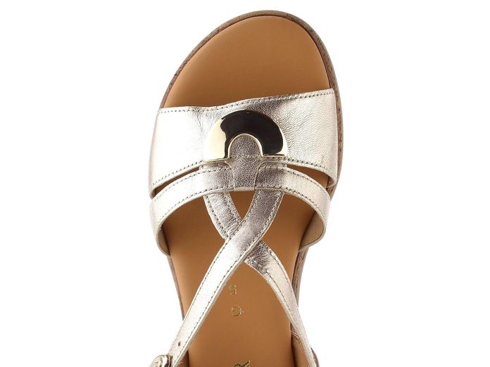 Gabor metalické sandály na klínu puder 82.707.82